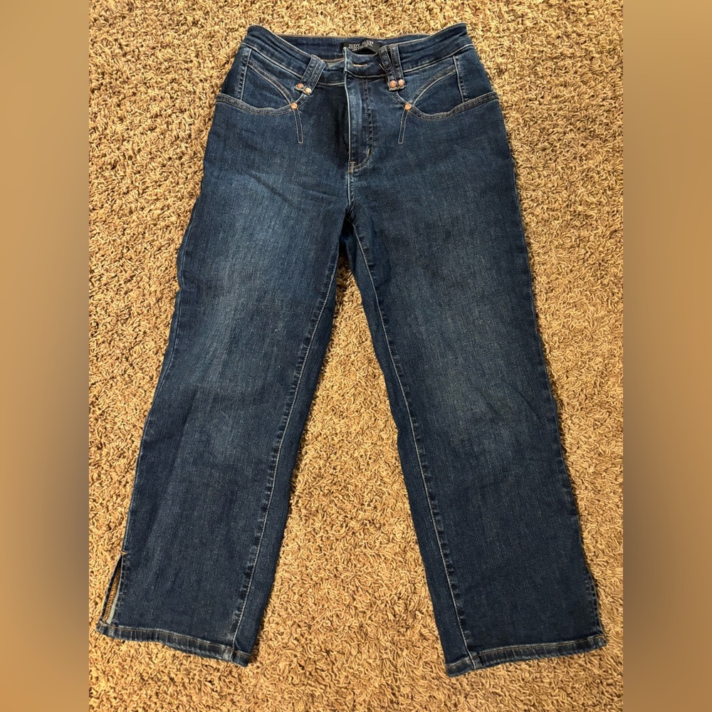 Judy Blue Center Stage High Rise Straight Leg, Cropped Denim